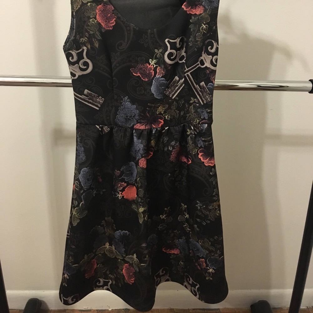 Dress - Picture 2 of 4